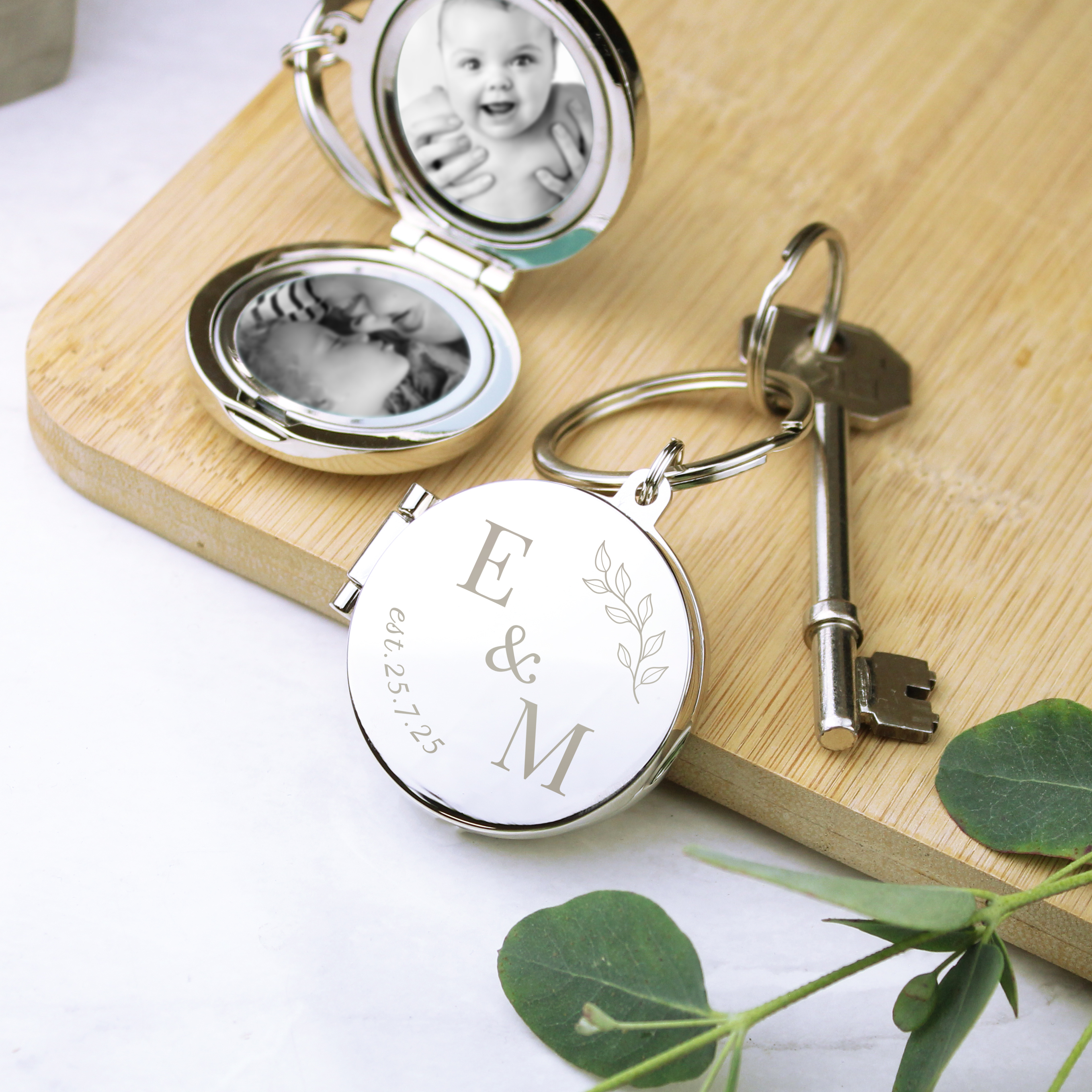 Personalised Foliage Couples Photo Keyring | Custom Wedding Keepsake