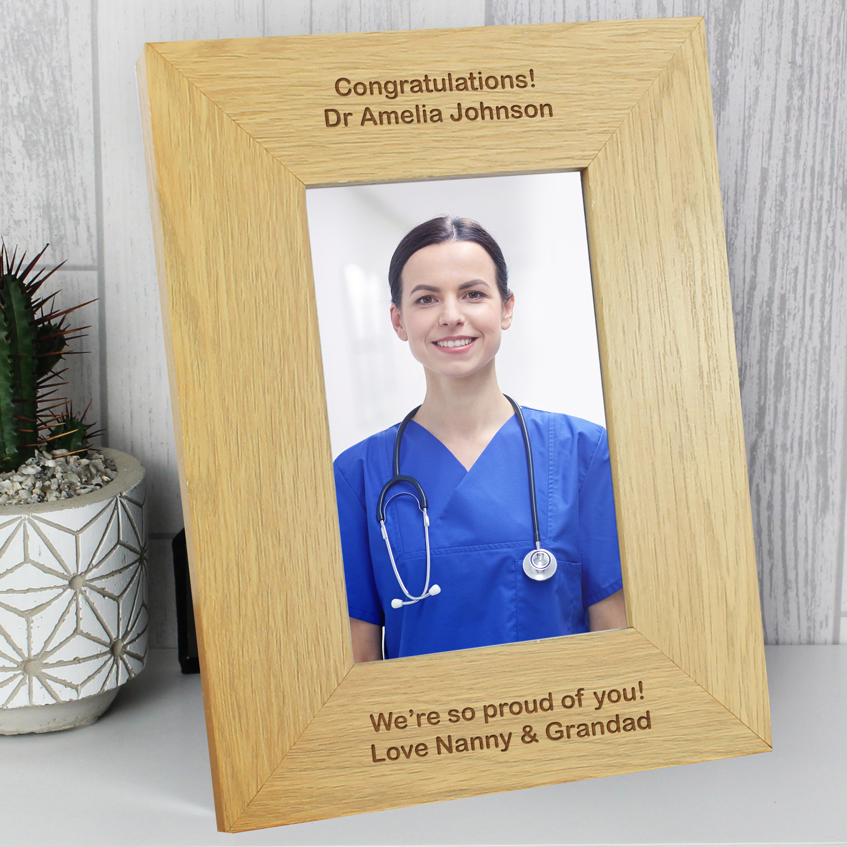 Personalised Oak Finish 6x4 Photo Frame with Custom Message